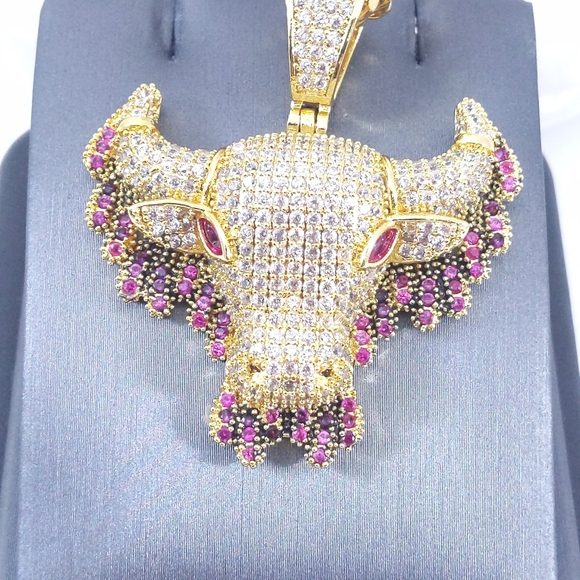 🧡 Iced Demon Bull Pendant + 20" Cuban Chain - Picture 8 of 8